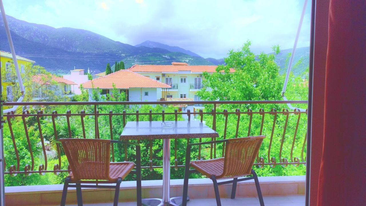 Gogo's - γωγώ & Pensiune Nydri (Lefkada)