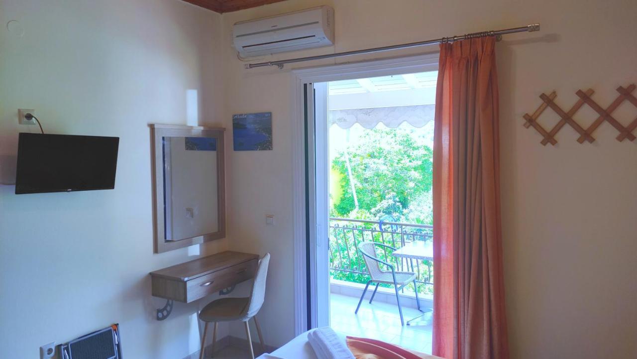 Gogo's - γωγώ & Pensiune Nydri (Lefkada)