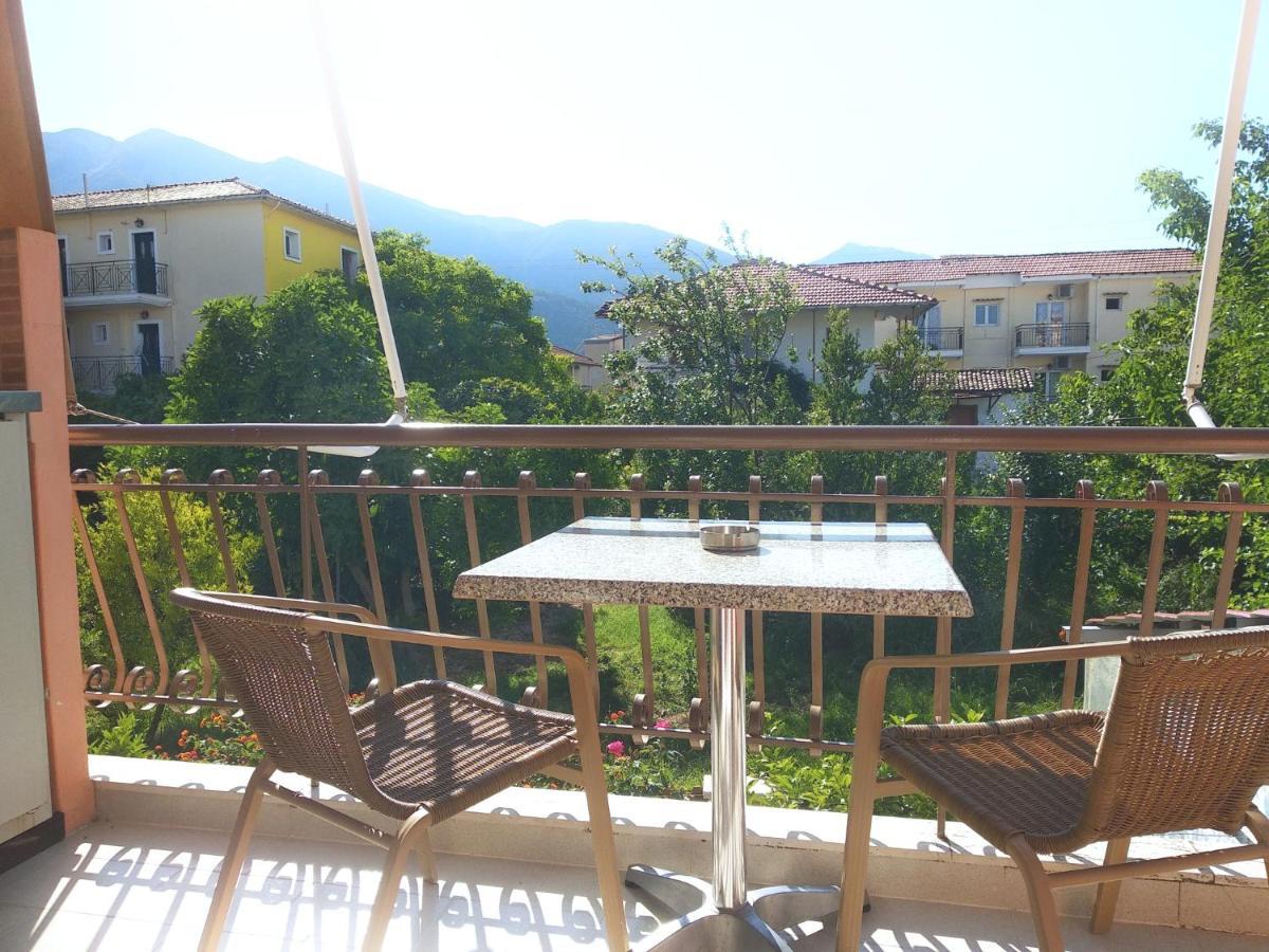 Gogo's - γωγώ & Pensiune Nydri (Lefkada)