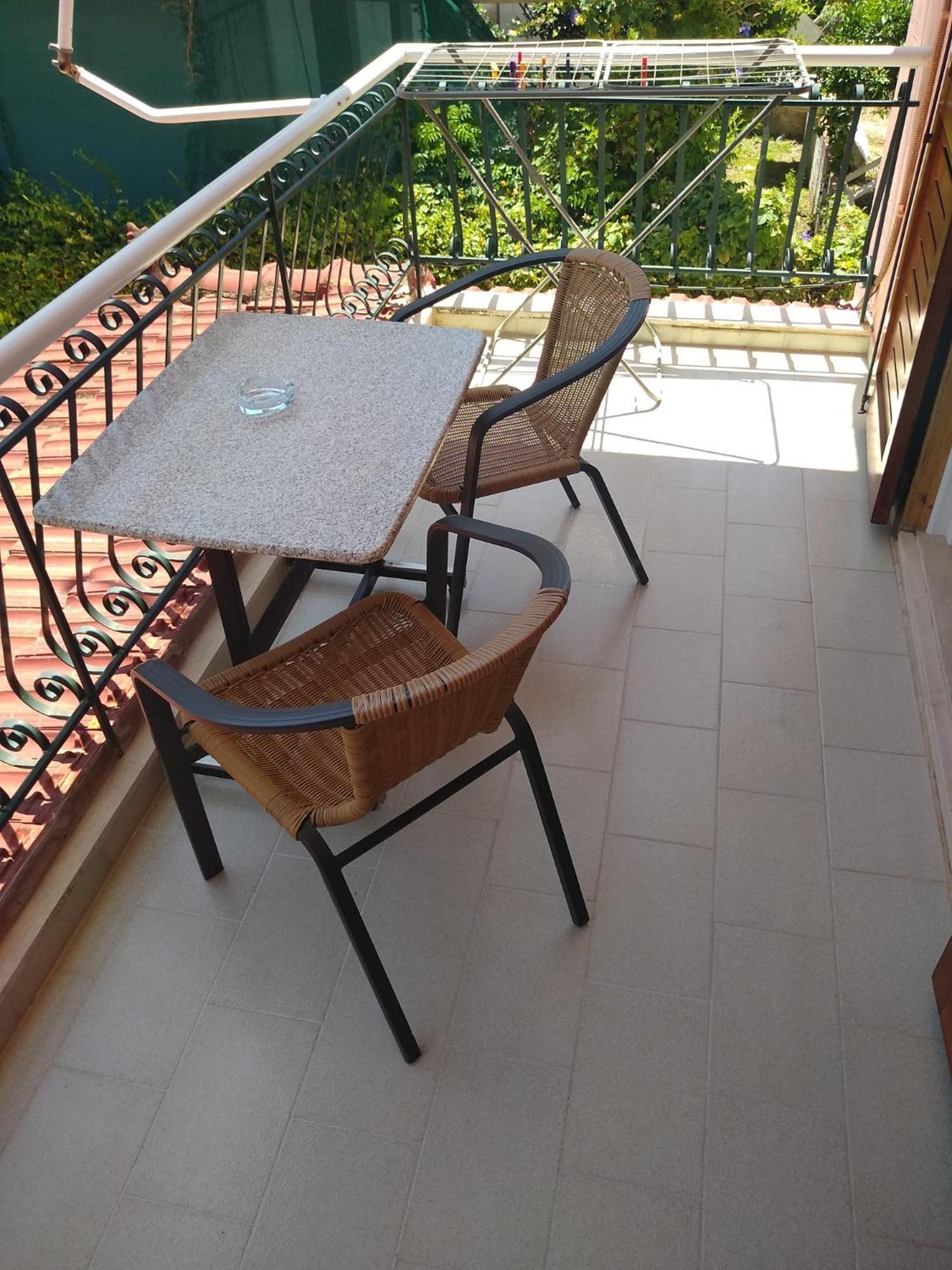 Gogo's - γωγώ & Pensiune Nydri (Lefkada)